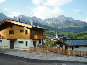 Гостиница Stunning Holiday Home with Balcony Ski Storage Parking  Альм